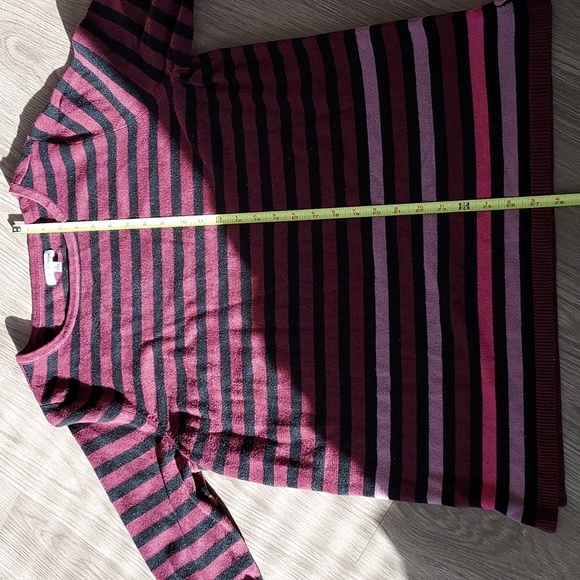 Croft & Barrow large long sleeve top/sweater maroon w/pinks black - Picture 14 of 14